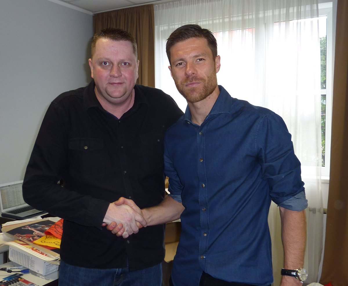 CliffMorton's tweet photo. #Roadtrip 2000 miles round trip (approx). Left on Tues. Back today (Thurs) Knackered #xabialonso #autographeditems https://t.co/6mp6HmN8ka