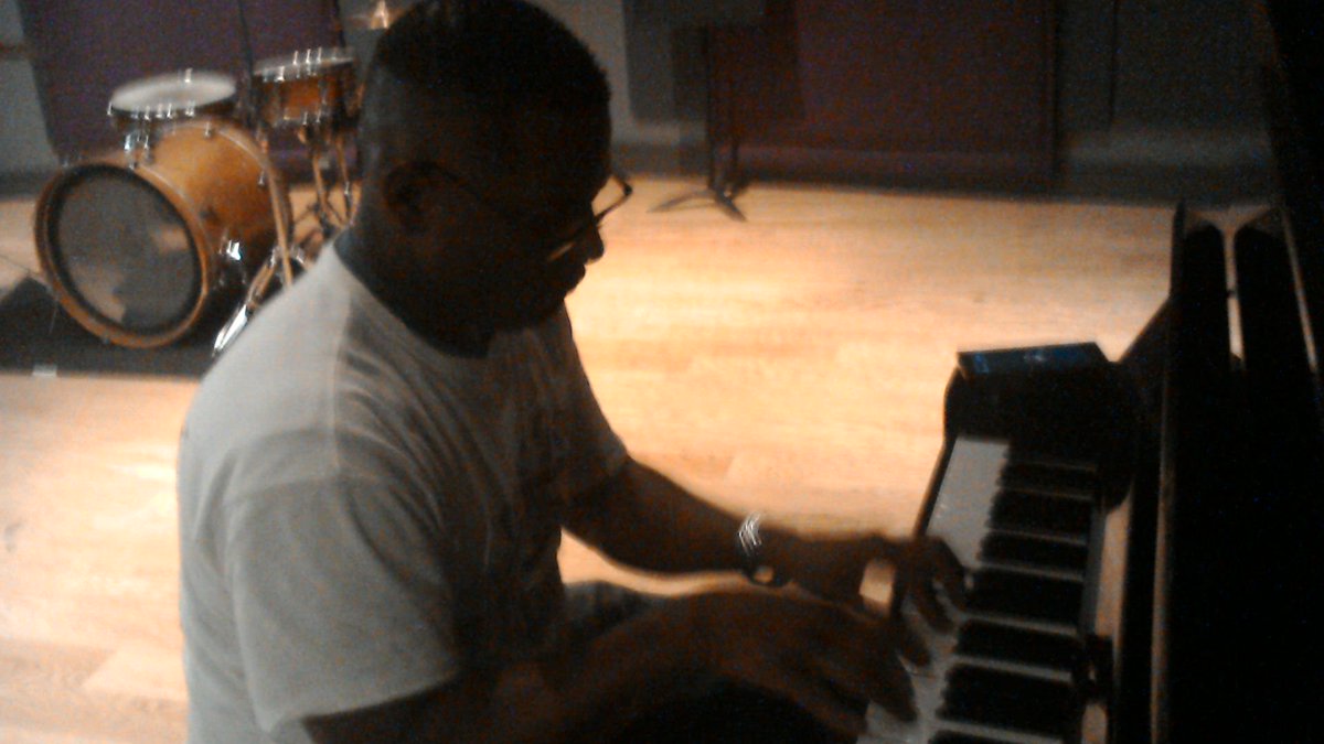 Funkmasterbass's tweet photo. In the #Studio new tracks https://t.co/lCN9rGVNsy
