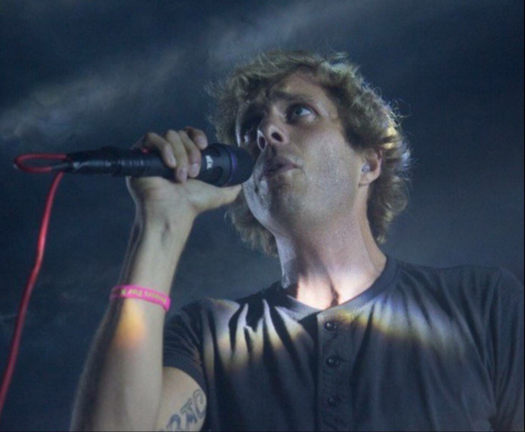 KeyEllis23's tweet image. Shout out to when Aaron wore my daughter's cancer bracelet! Much love!!❤️ Thank you!!!!!!! So gracious! @awolnation