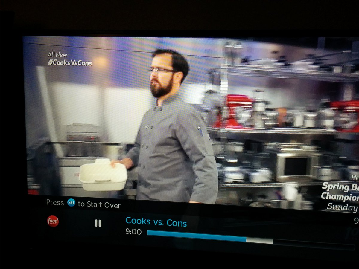 KeenanMcCuller's tweet image. That moment when the cook who was just eliminated shows up in the next round. #CooksVsCons #editingfail