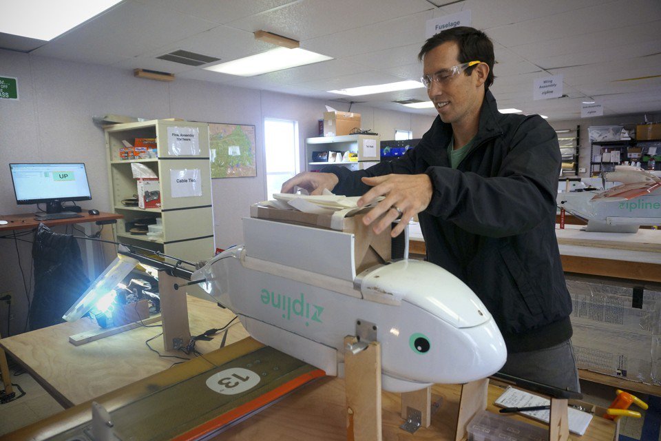CES's tweet photo. Startup Zipline plans to use #drones to deliver medications in the developing world https://t.co/9AZtbNYC6u https://t.co/bAMEkNhM8z