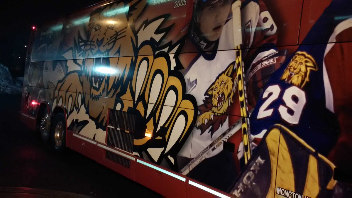 voiceofthecats's tweet photo. At Robert Guertin arena meeting Cats bus. Wildcats in Gatineau after  flight-ready for Game #1 friday at 830 pm. https://t.co/beN9ZxJsPQ