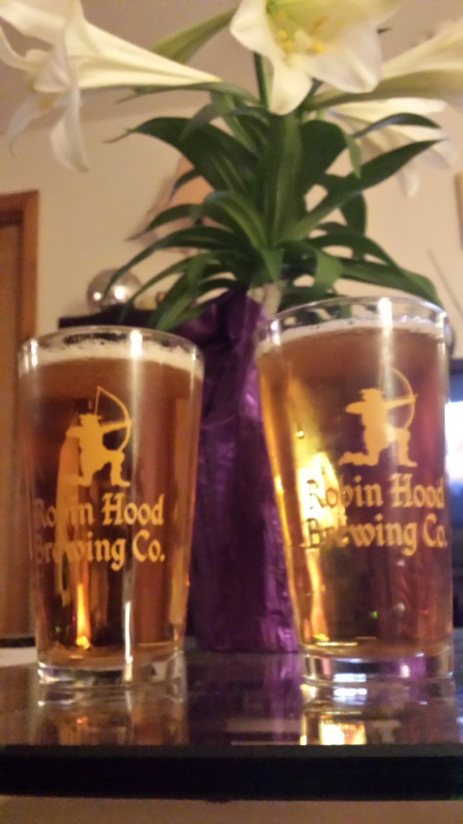 AlexDoehrer's tweet photo. Celebrating #NationalBeerDay responsibly at home with a growler of L.J. Lager from @RobinHoodBrewCo @Homedpizzeria https://t.co/T2twpKgXTq