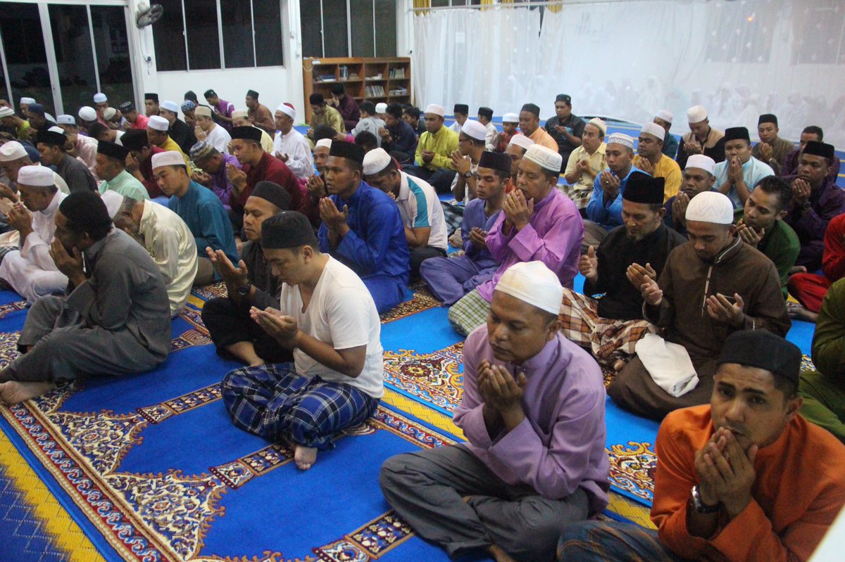 KDKEDAH171's tweet photo. #BacaanTahlilYassin #MasjidAlMuzakirullah #NavyPeople #RTMLabuan #KgLubokTemiang #SehatiSejiwaTLDMRTM @mawilla2 https://t.co/fCT9HcvMgL