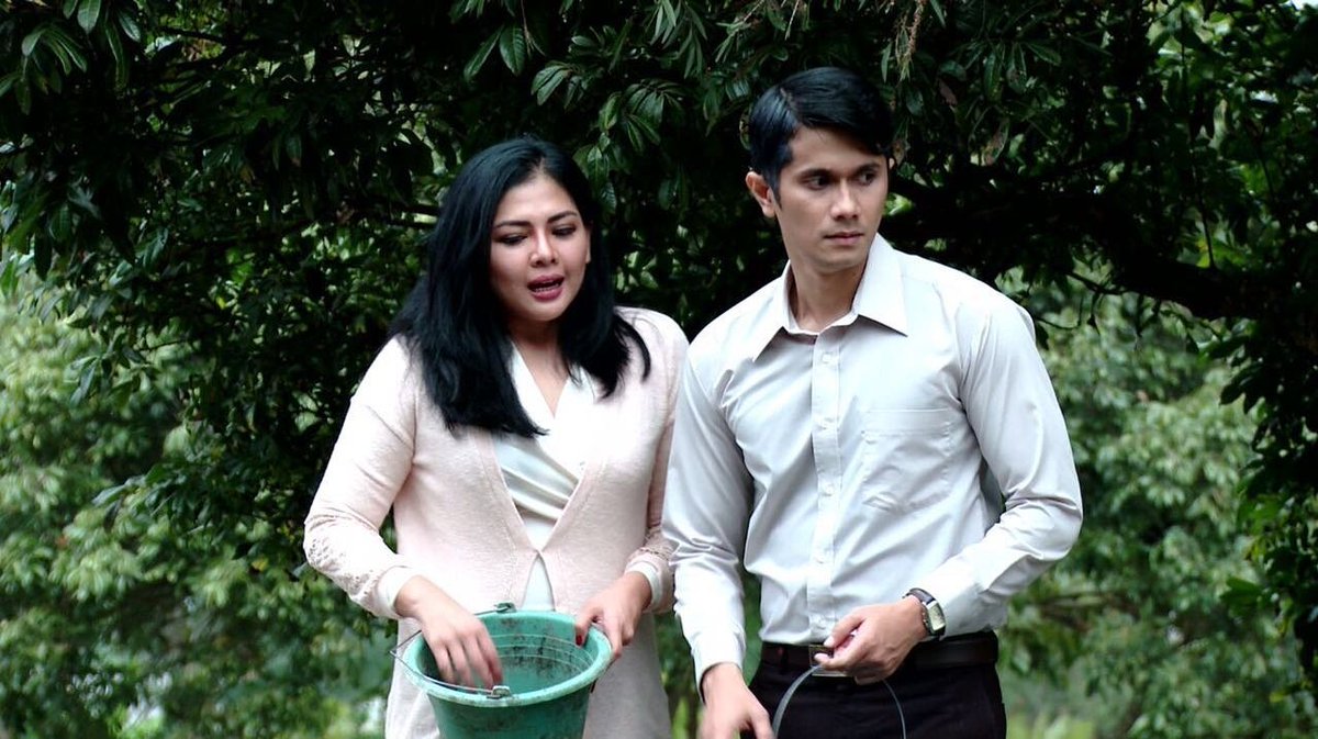 MDEntertainment's tweet photo. Sebelum beraktifitas, yuk kita nonton dulu #FTV #LegendaBukitKelam jam 09.00 di @Official_MNCTV ! #MDFTV #MDProject https://t.co/8xfvE7yLPX