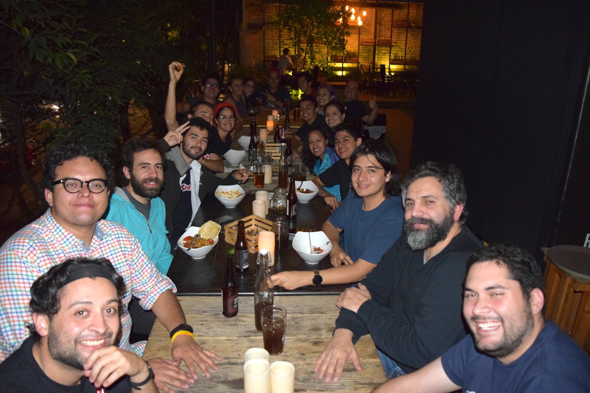 omar_sansi's tweet photo. Muy buen #ArduinoDay #GenuinoDay con @HacedoresCom https://t.co/v5AWh3hJOw
