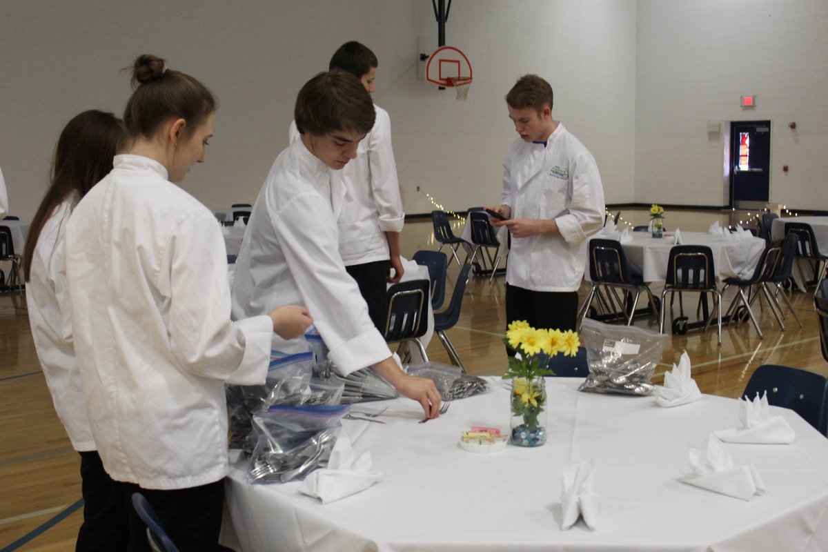 BettyGlasgow's tweet photo. Front of the House operations at BHS ProStart Open Reservation Event. #bhsmatters @LiberatorsNOW #moprostart https://t.co/B0wGqhBy9V