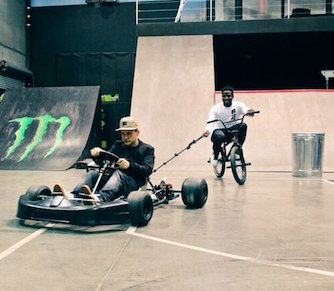 robdyrdek's tweet image. And yes, @NigelSylvester gets through LA freeway traffic faster then a blue Mustang → youtu.be/DwpFnfMIGrc