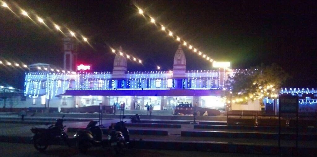 RailMinIndia's tweet photo. Haridwar Rly Stn of @RailwayNorthern  is ready for bathing day  Ardh Kumbh &amp; waiting for you #TransformingIndia https://t.co/nflNK8WFm5