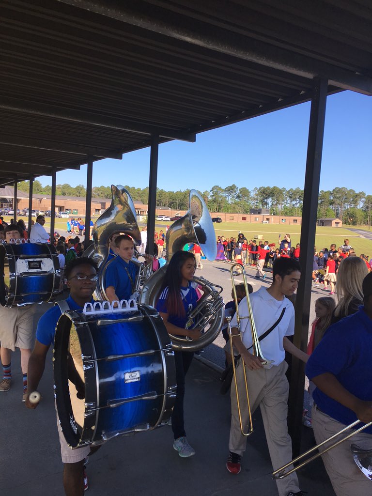 Fermin_LCSS's tweet photo. Had a fun time at my elem school! @JosephMartinLC @LibertyCoSchool https://t.co/5F9uHYjyHl