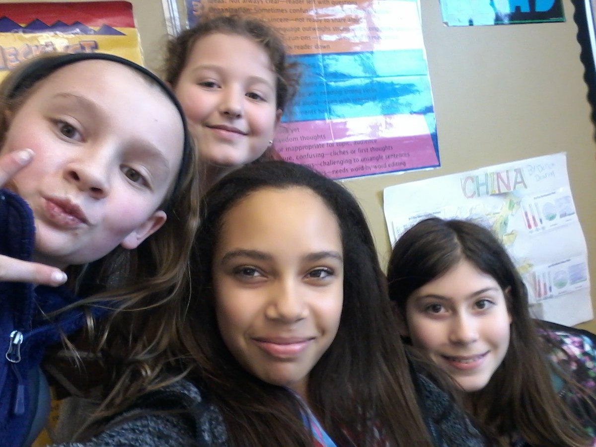 Siarra_15's tweet photo. Me and my babes of the year #Sahra #Summer #Tori #Meeer https://t.co/YbpIxp77MW