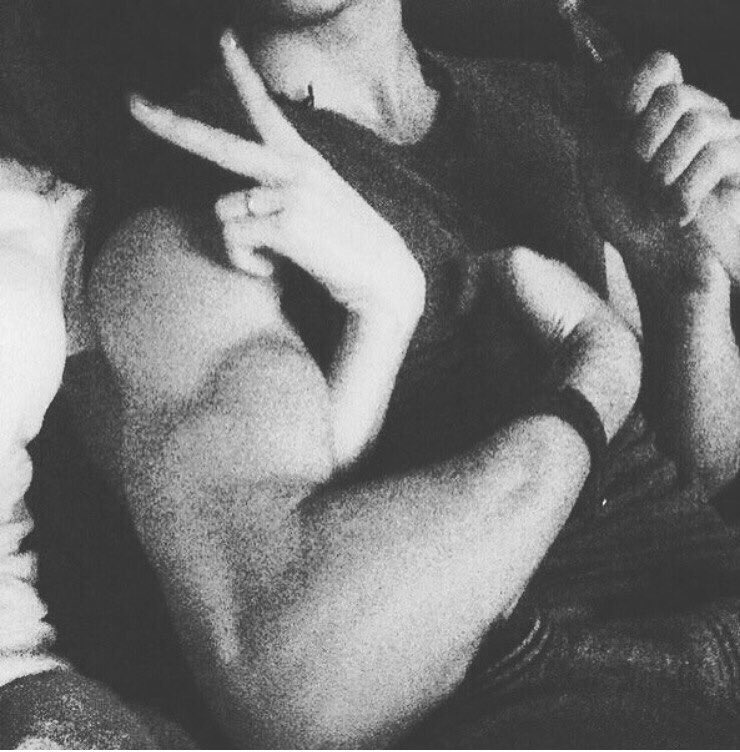 Я скучаю по тебе😞 по нашим вечерним прогулкам🌃 по нашему общению🙌 по нашим дракам и ссорам👊😂 по нашей дружбе😭❤️🔥💋