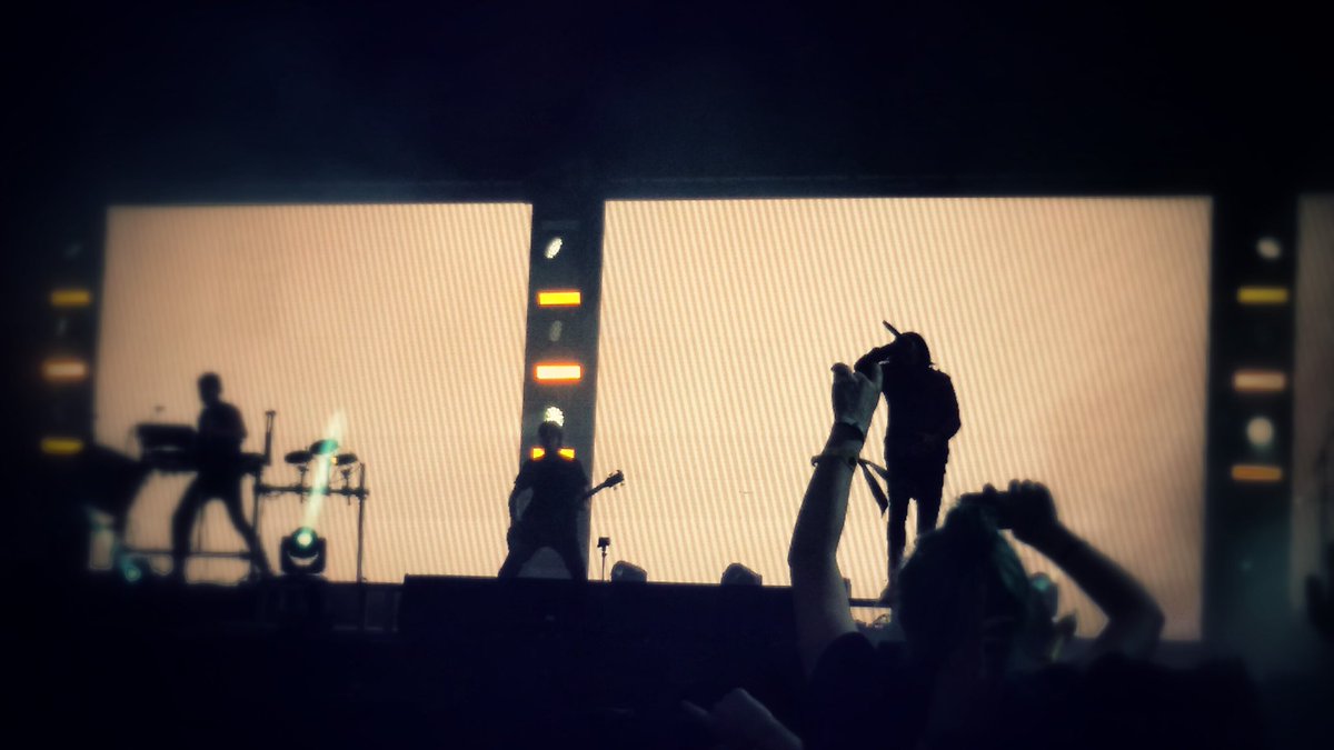 matthew_griffen's tweet photo. #tbt to @bmthofficial at leeds fest 2015 @OfficialRandL https://t.co/maDUC56H2F