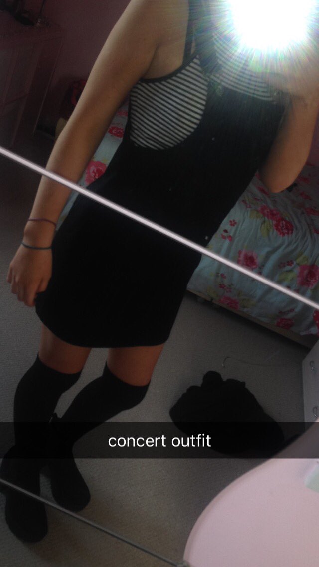 TakeMyHandCalum's tweet photo. got outfit sorted :)) https://t.co/2uCYCb34oG