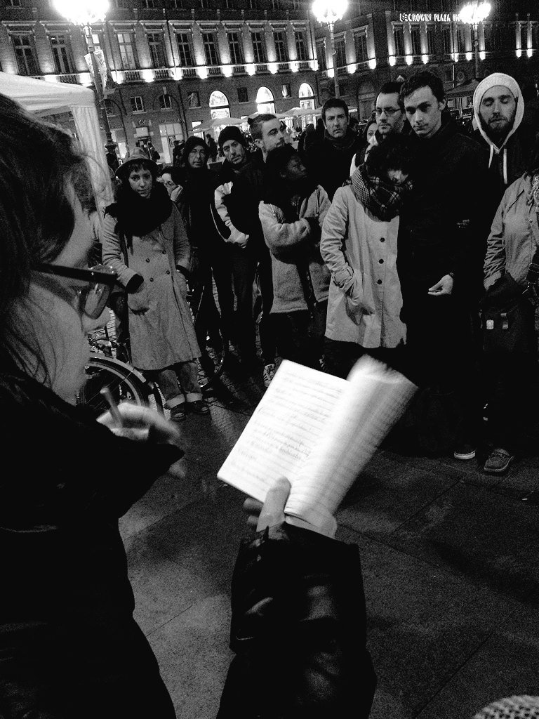 Le_Man_Jus's tweet photo. #37mars Il est tard. Il fait froid. Et alors ?? #NuitDeboutPartout #nuitdebouttoulouse #NuitDeboutTlse https://t.co/AJ2Qm8Efwg