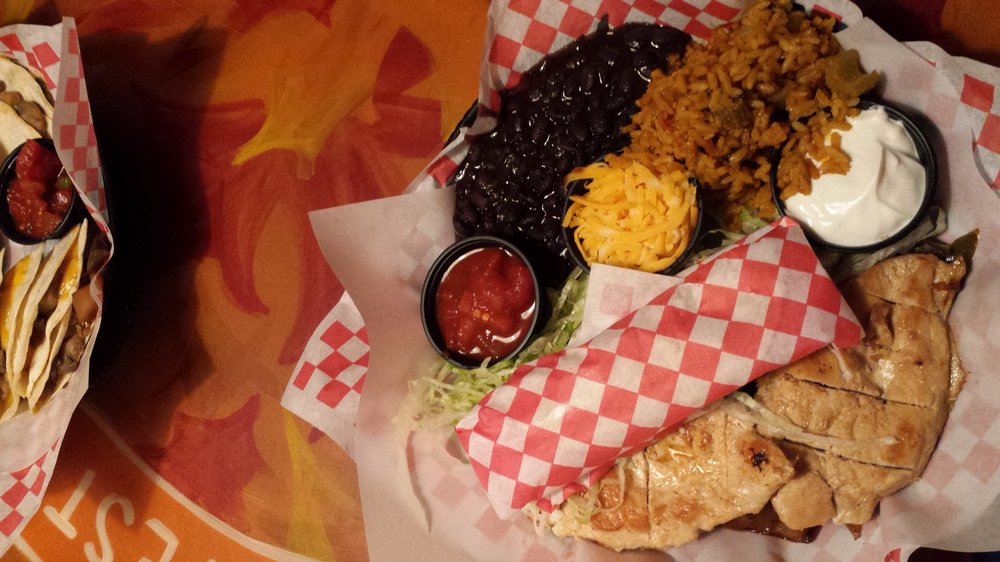 pourboston's tweet photo. 1/2 price Border Bargains tonight 6-10 Mexican dishes from $3.75 to $5!  Be @pourboston #cheapeatsboston https://t.co/G37K8csE5K