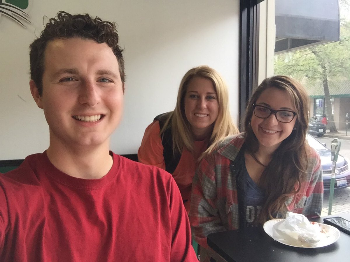 AllisonBSO2015's tweet photo. Loved trying the new pizza place with my #bobcatpack https://t.co/gYz4OYkcX4