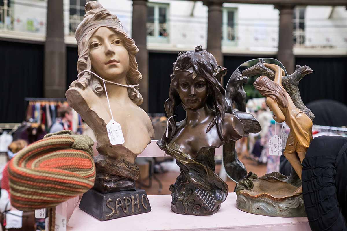 ColdHandsHeart's tweet photo. Join the award winning Vintage Suitcase for the #BuxtonVintageFair THIS SUNDAY from 11am at the @devonshiredome! https://t.co/5sXn4gUlGL
