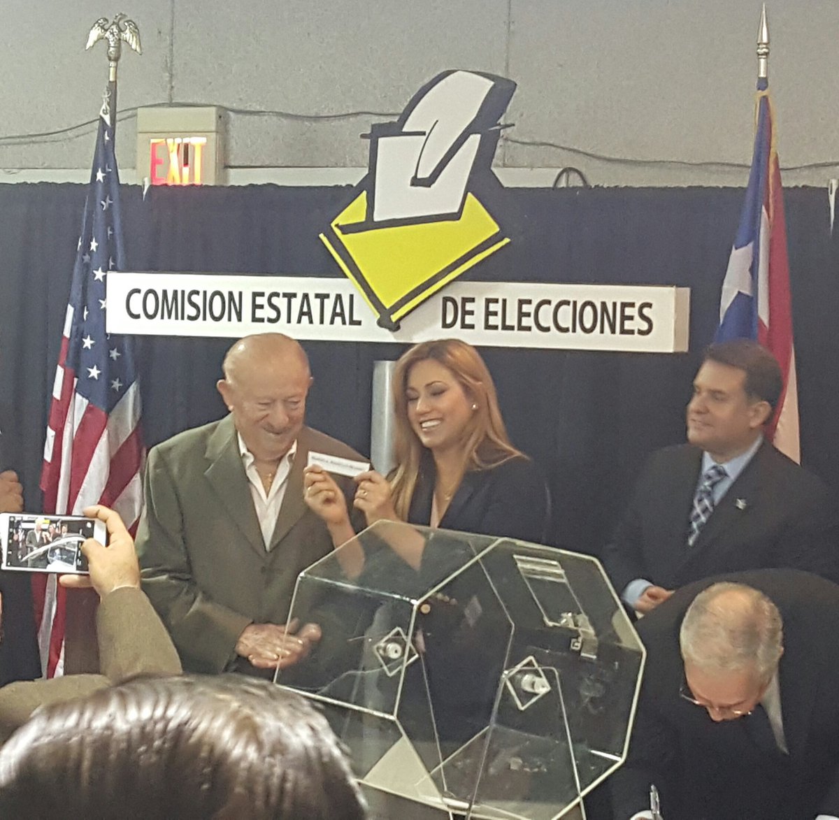 JMrodriguezrosa's tweet photo. Servidor Público por el futuro de PR el 5 de junio sal a votar por el #1  @ricardorossello y @Jenniffer2012
#EnRRuta https://t.co/gJL84g0i6D