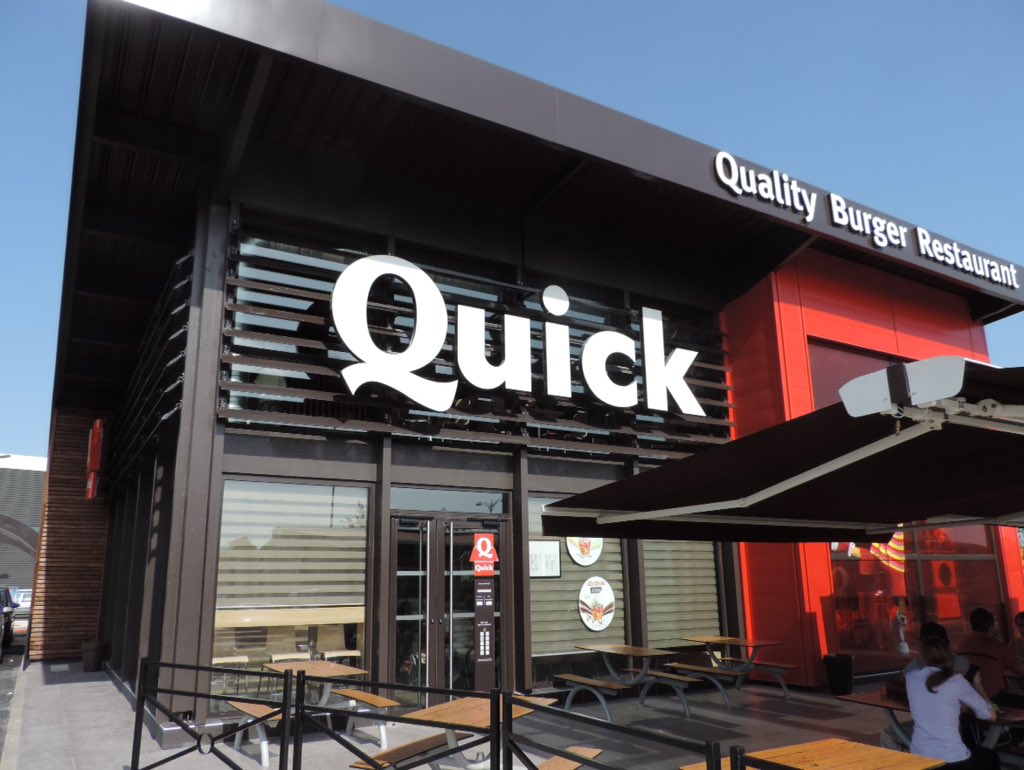 lequeldesdeux2's tweet photo. RT si tu préfères le Mcdo 
FAV si tu préfères le Quick https://t.co/rrhF0gM4Jk