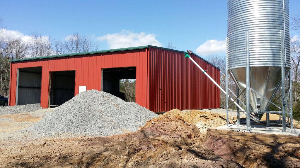 MattHagan_FC's tweet photo. Putting up new barn and clearing land on the new farm always stuff to do #FarmLifeForever https://t.co/Eb9ADYh58E