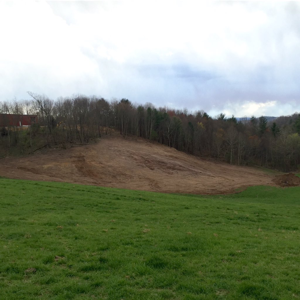 MattHagan_FC's tweet photo. Putting up new barn and clearing land on the new farm always stuff to do #FarmLifeForever https://t.co/Eb9ADYh58E
