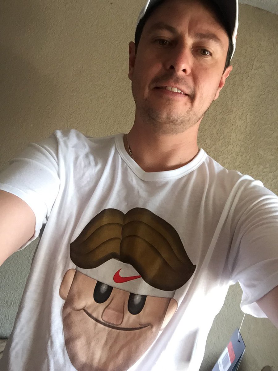 joseantmartins's tweet photo. @rogerfederer #Emojerer ๐พ@lilock23 @normavruizg @Sofia__RF @NusiP @CarlosFonken_D @JuanDCastilloT @adrinaniv https://t.co/LsZR0BmPjA