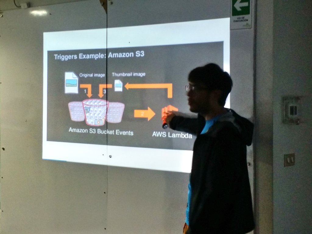 meetupjs_cl's tweet image. Comienza la charla de @jpizarrom – Event driven code with Node.js + AWS Lambda