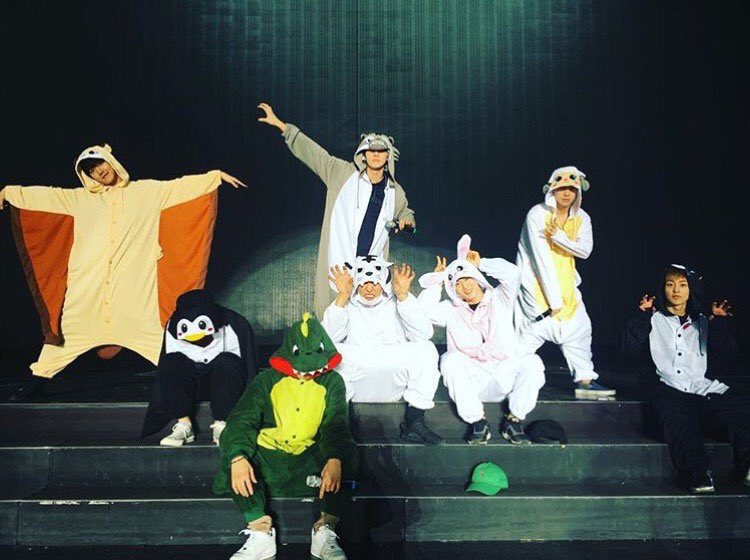 c_112K's tweet photo. #EXO4thAnniversary 
#4YearsWithEXO 
#EXOLThankYou 
えくそ、えり、さらんはじゃ。 https://t.co/FDXLerWqcV