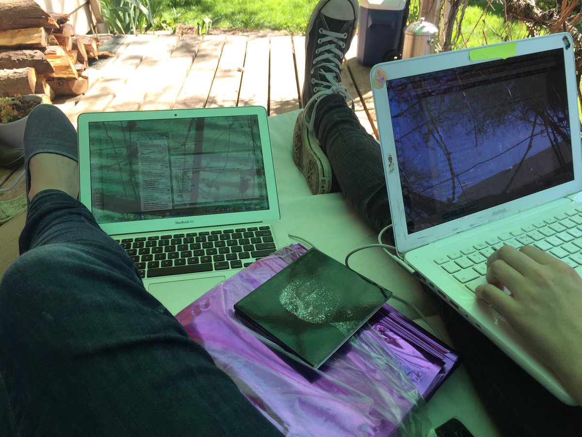 xopublicity's tweet photo. Outside office today #madeofboxes #Portland #sun #Oregon #Homeoffice #music #work #ihateflies #cds #digital #outside https://t.co/09yS8hgMcM