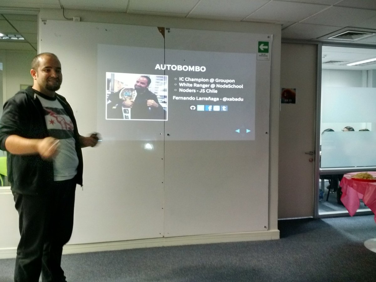 meetupjs_cl's tweet image. Ahora @xabadu hablando de la experiencia NodeSchool Santiago