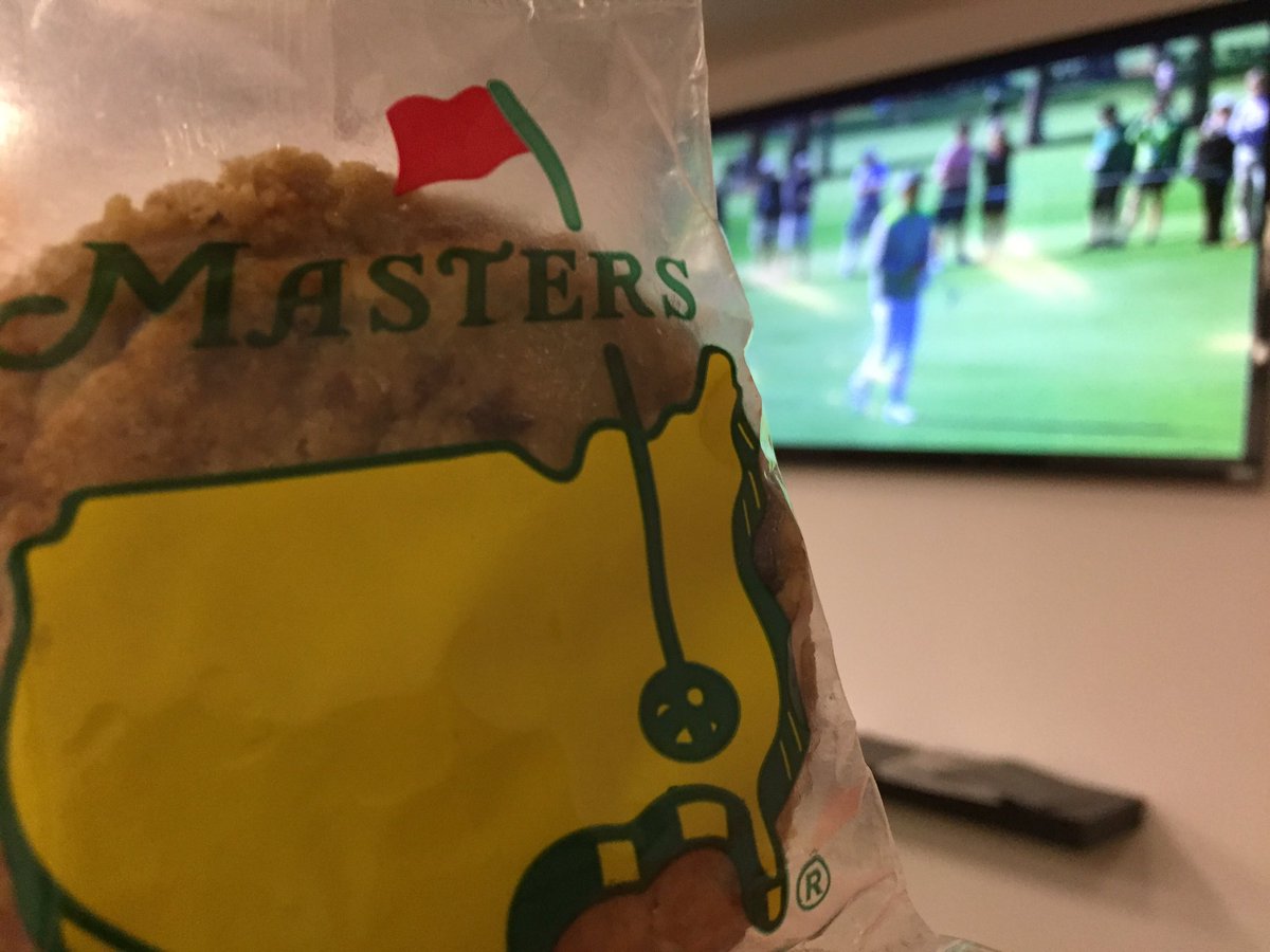 golfwebdesign's tweet photo. A sweet piece of #AugustaNational watching Round One..
#TheMasters #AugustaNational #OatmealRaisin #GolfWebDesign https://t.co/g47y37rJIV