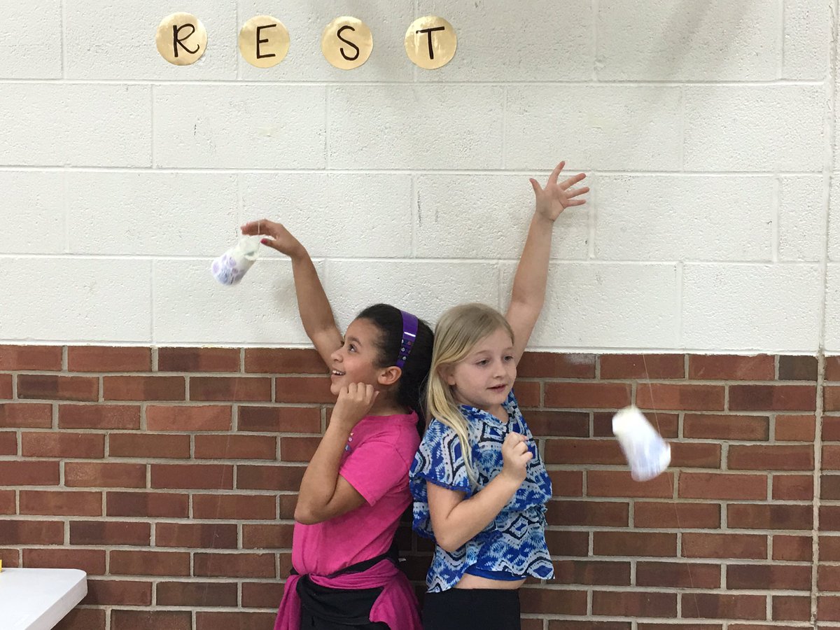 lynnphysics's tweet photo. NDHS Students helping out during Science Night at Welcome Elementary @lynnphysics @dcsnc @akiger14 #DCSschoolspirit https://t.co/9oHym2DUd8
