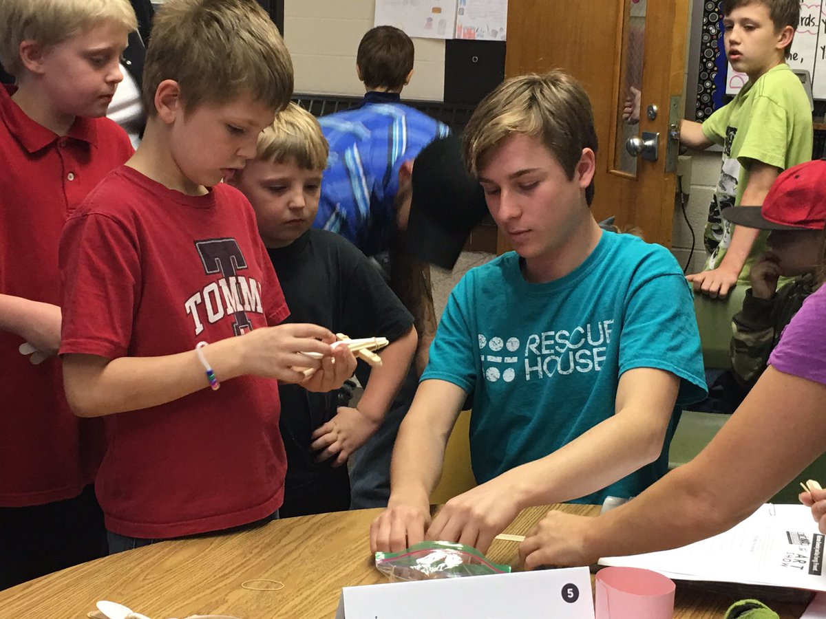 lynnphysics's tweet photo. NDHS Students helping out during Science Night at Welcome Elementary @lynnphysics @dcsnc @akiger14 #DCSschoolspirit https://t.co/9oHym2DUd8