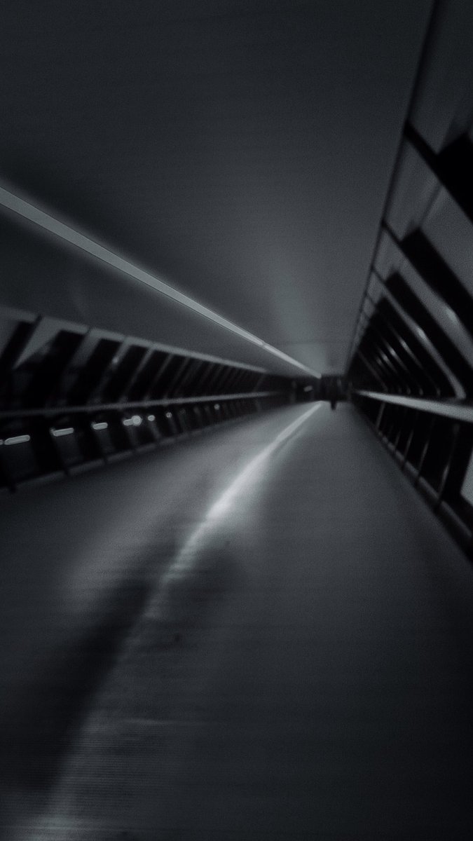 litte68's tweet photo. Tunnel Vision #London #nightout #pathhome https://t.co/l5tUrCc2wE