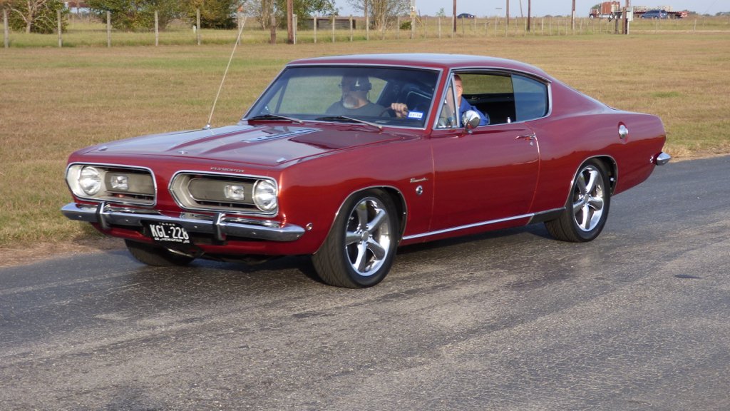 LSMoparFest's tweet photo. #TBT Classics running the 1/4 mile at #LSMF2015 https://t.co/XYRAGYAhax