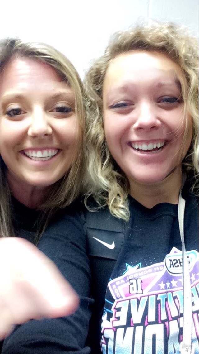 l_hatch's tweet photo. That's right!  Could pass as twins right? @alexiscoultrip #bobcats432 #maketime4fun https://t.co/SWPa9nmT5y