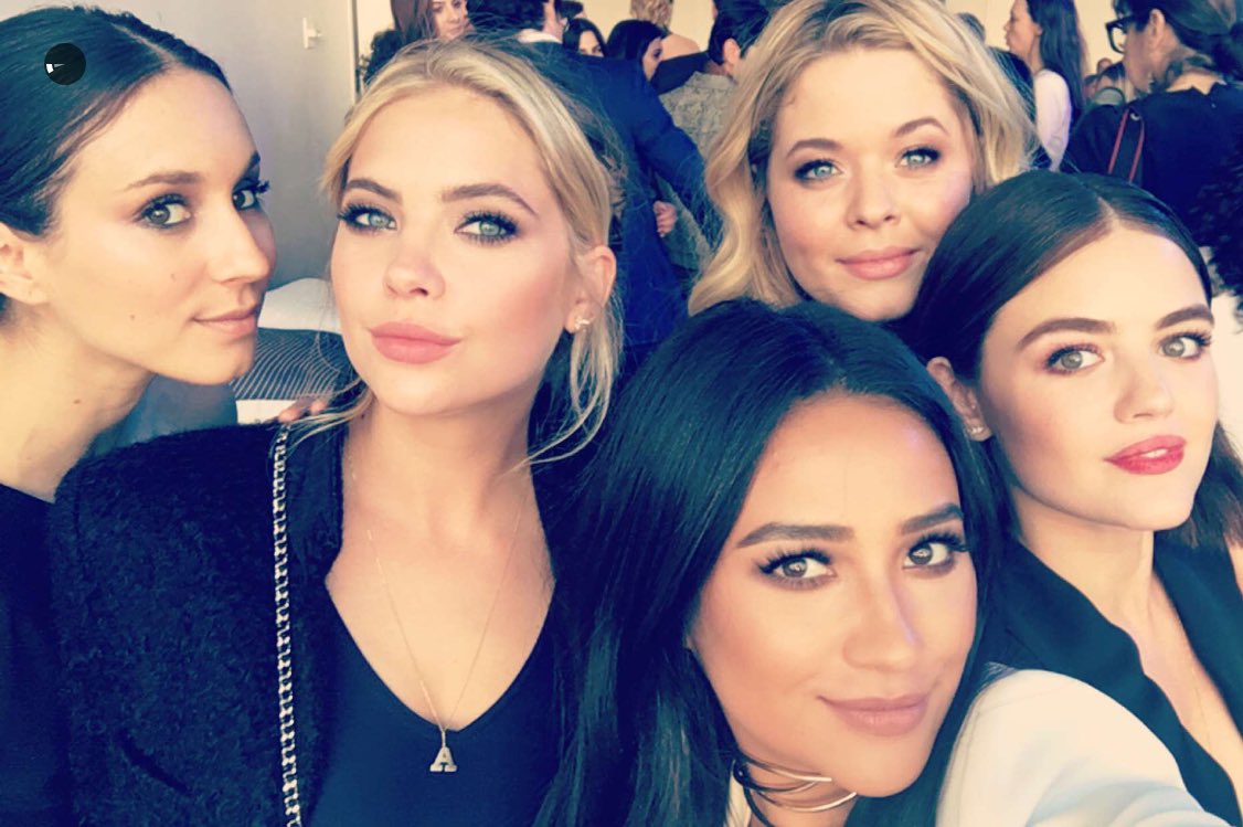 Queenshayfans1's tweet photo. Squad goals ❤️ @shaymitch #pllgirls https://t.co/KZXARcy8BO