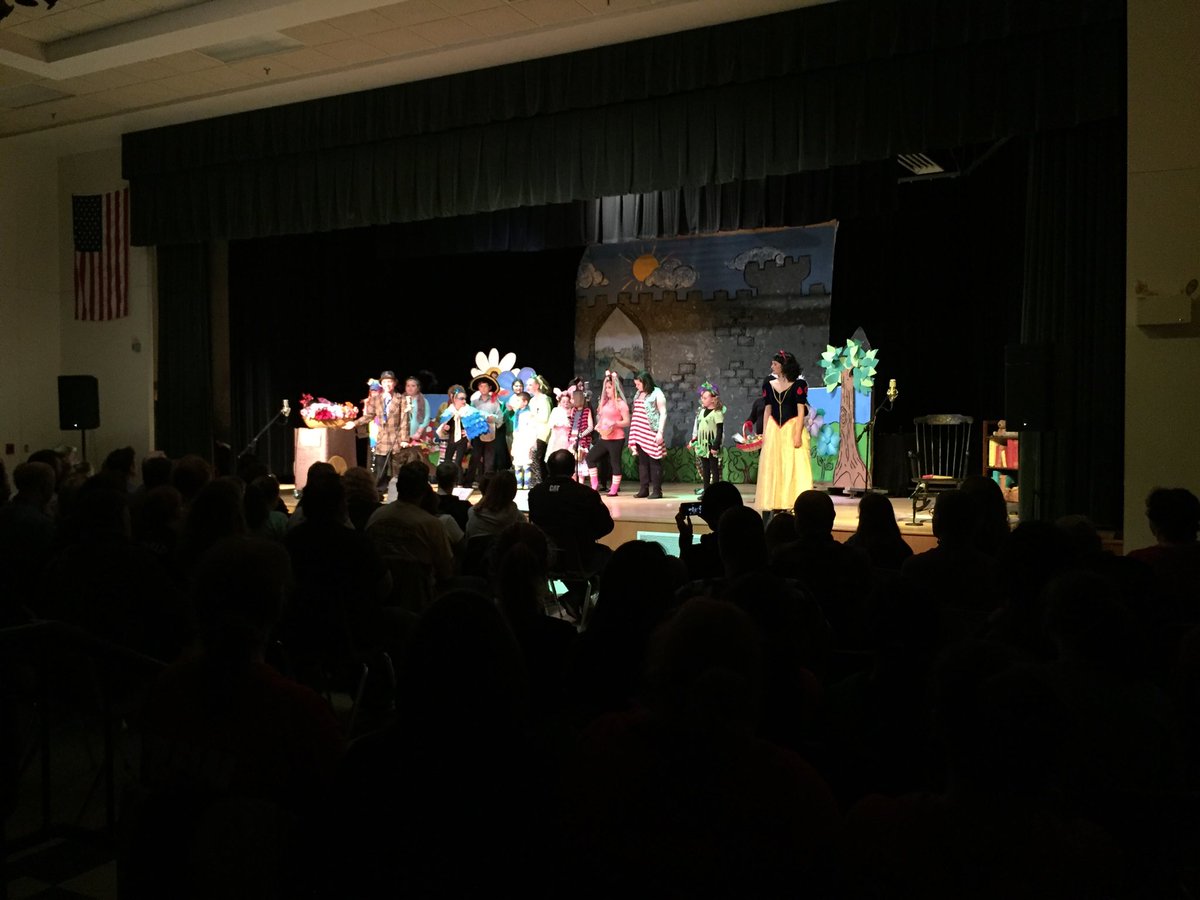 GngMiddle's tweet photo. What a fantastic show! Great work GNGMS drama club!! https://t.co/Vu1SEUKZJ6