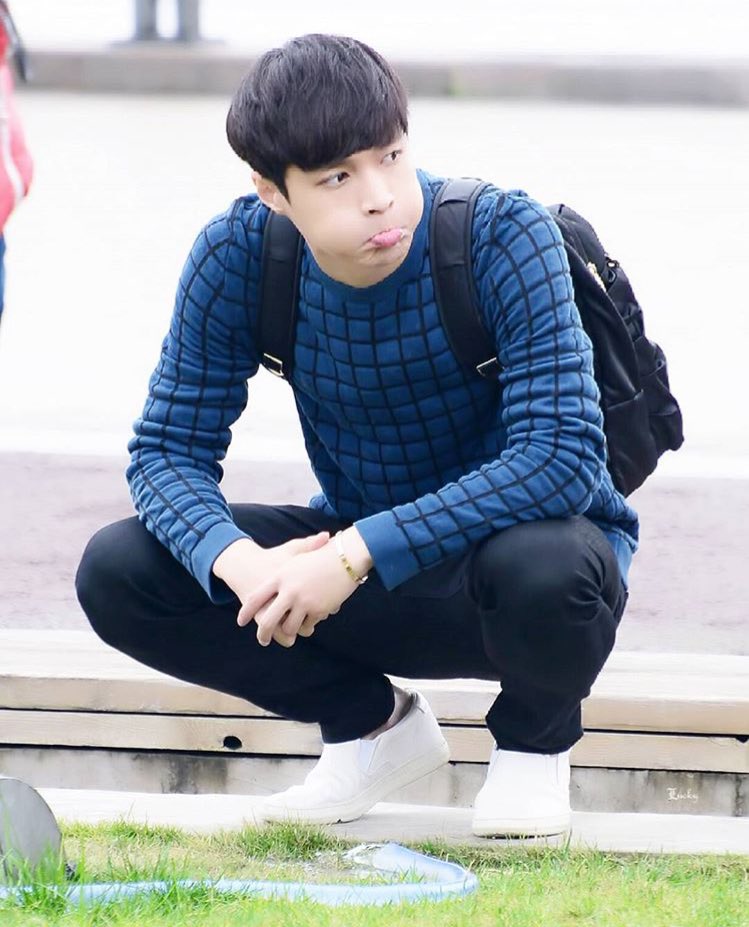 luhanxyixing's tweet photo. #4YearsWithLay
a picture of Yixing before I leave for school xx 💕👫 ((he's too adorable)) 😭 https://t.co/vEMrjJXR7j