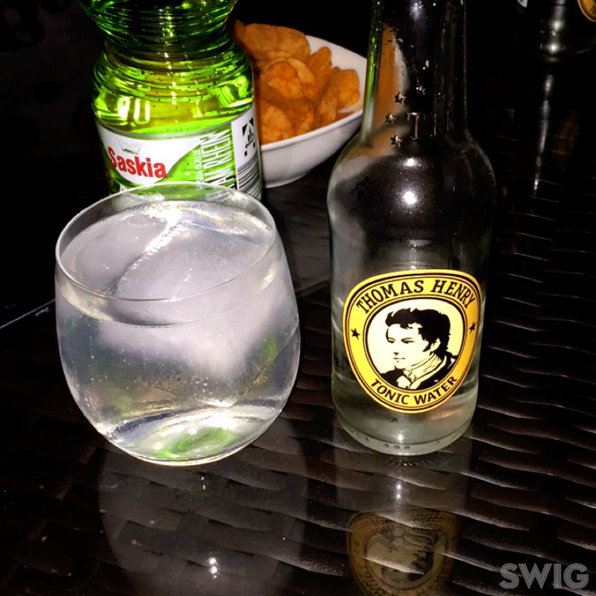 MarcoUhlich's tweet photo. #haymann Royal Dock #thomasHenry #yummy
Enjoying a Gin & Tonic #swig https://t.co/voXMGgjBOR https://t.co/SxYSTsQG7u
