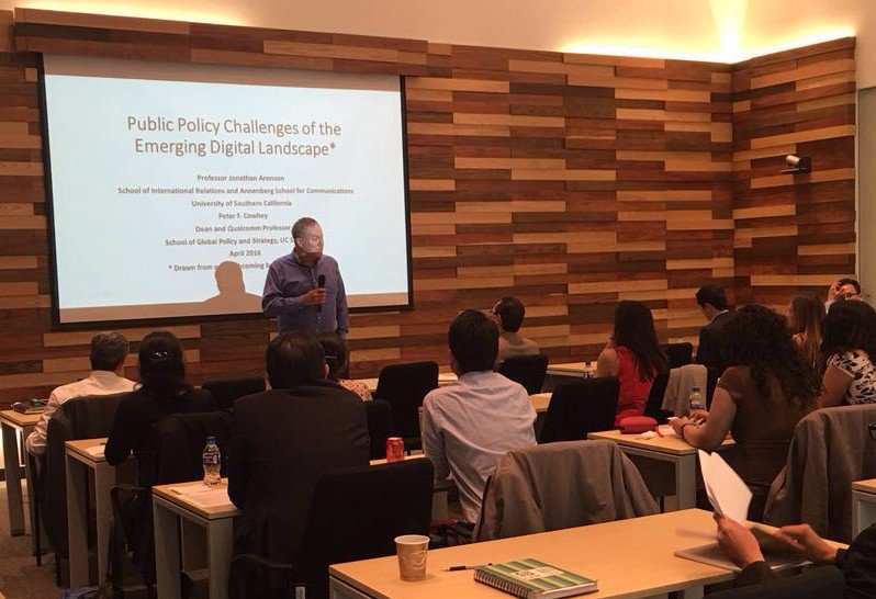 #JonathanAronson en #DiplomadoenRegulación #PIRCE. Habla sobre #retos en el panorama #digital <a href="/CIDE_MX/">CIDE</a> <a href="/CIDE_DAP/">CIDE DAP</a>