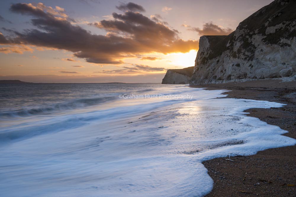 LulworthEstate's tweet image. BeautifuL landscape from @GrahamHuntPhoto: #Durdledoor this evening in #Dorset @Dorset #weather #Lulworth @guardian