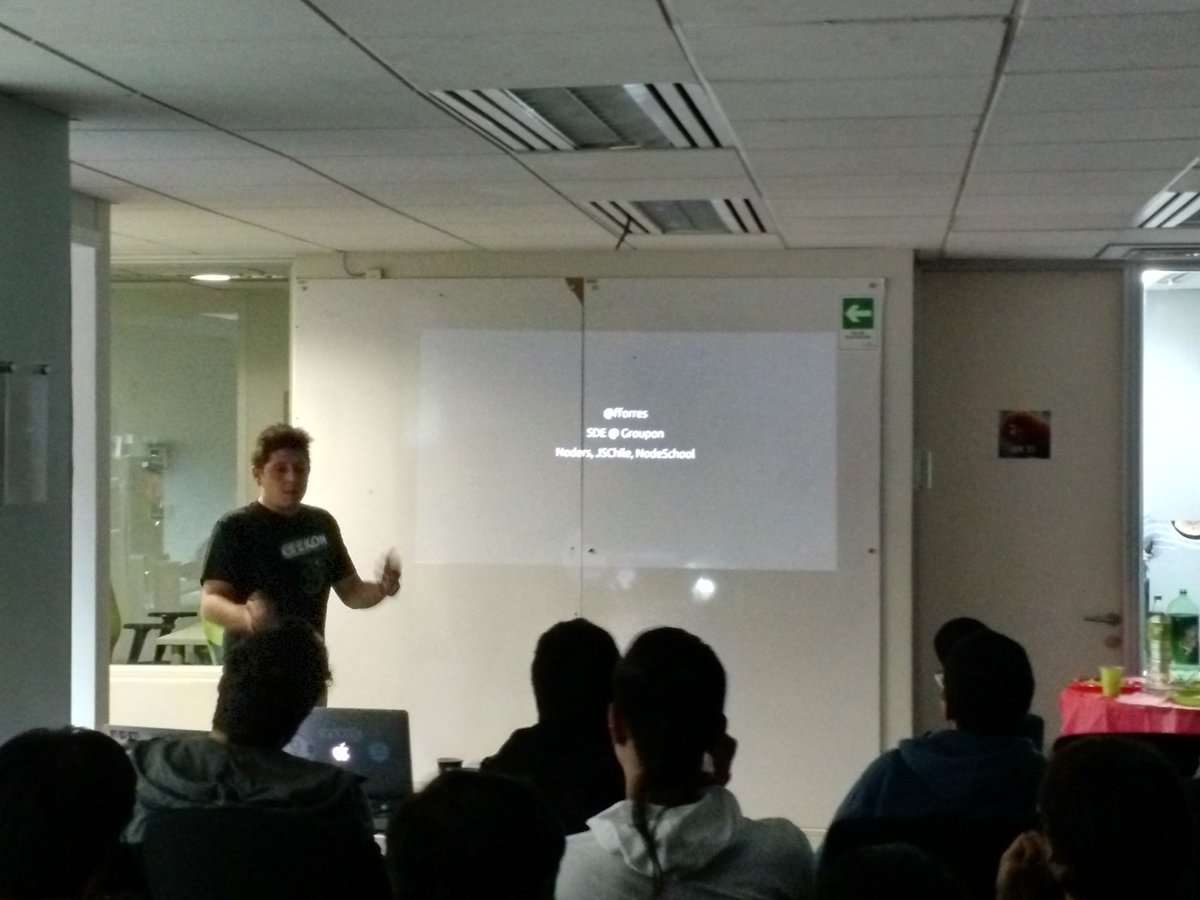 meetupjs_cl's tweet image. Presenta @fforres – PAMBot: Node + Telegram.