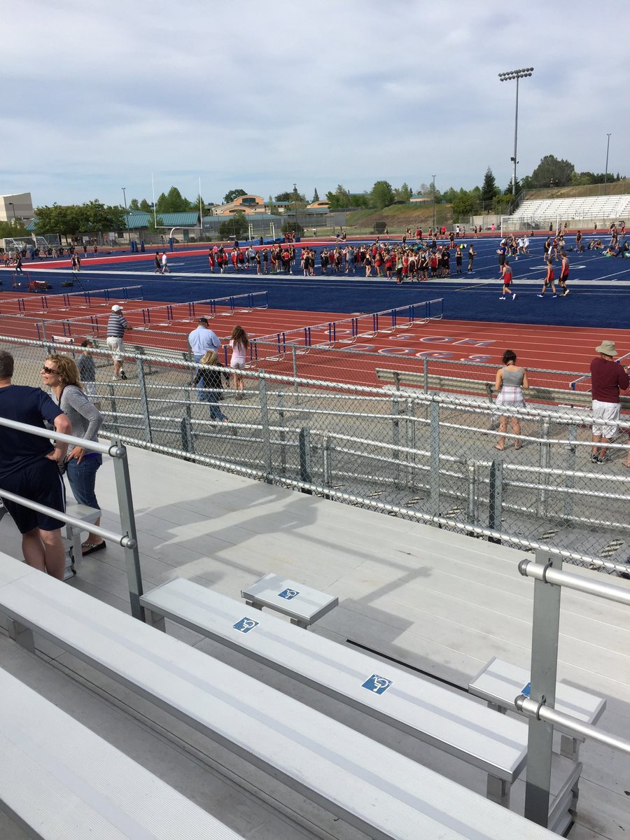 MikeMunoz123's tweet photo. Mikey getting ready to run the 100M Hurdles. https://t.co/JM6Ci2gfBu