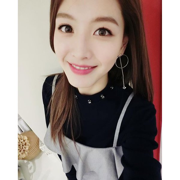 IR7SQUAD's tweet photo. [#IG] _kimjaekyung_: 내 뷰티비법이 궁금하신가요오💄 그렇다면 프로필에 업뎃된 새로운 영상을 클릭!ㅎ #매력TV 와 겟잇뷰티의 콜라보레이션!ㅋㅋㅋ #뷰티MC #jaekyung https://t.co/zKiuuA8toD