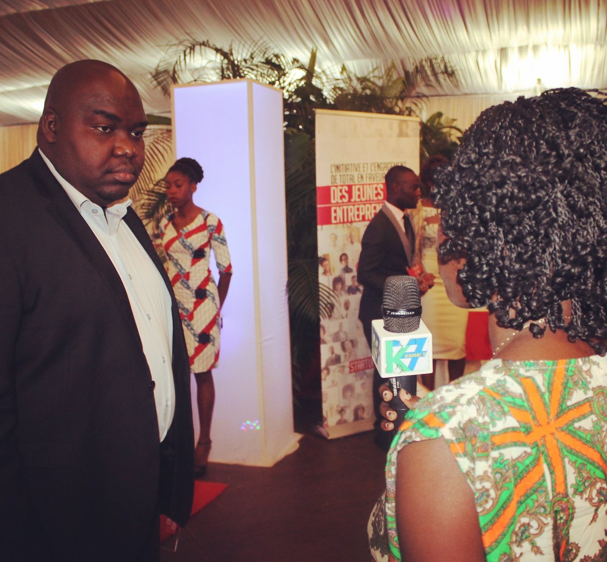 ClaudeOussou's tweet photo. Remise des lots aux laureats #soiree #StartupperByTotal https://t.co/C6pAvhxFJ3