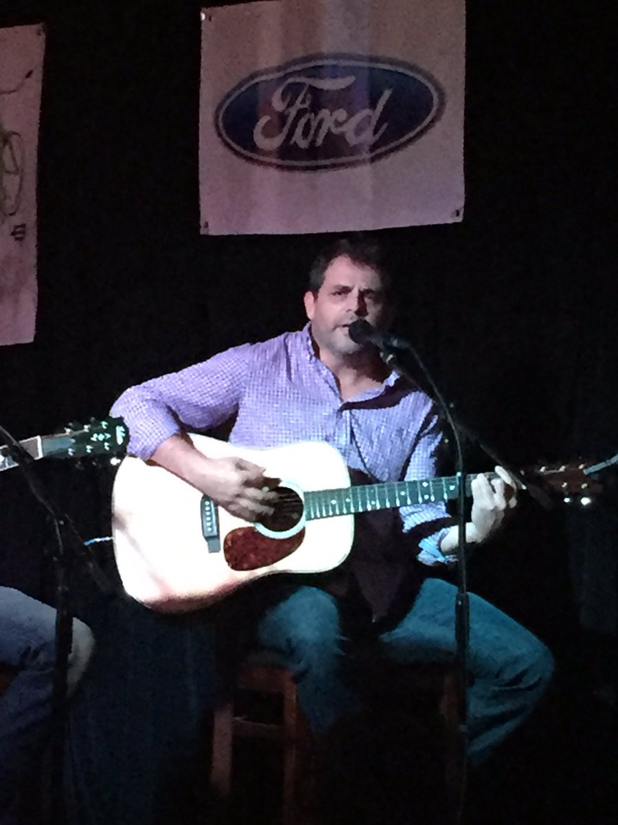 Yup. That's <a href="/RhettAkins/">Rhett Akins</a> <a href="/TheCountryNash/">TheCountry Nashville</a> <a href="/TinPanSouth/">Tin Pan South</a> #HuntinFishinLovinEveryday