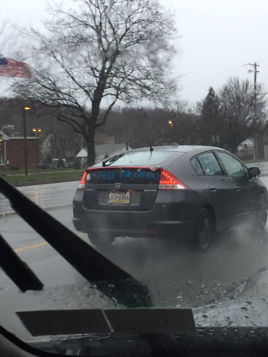 Awiana_'s tweet photo. Only the bravest person would do this in Altoona #HopeYouGotInsurance https://t.co/wmf1CbD7uZ