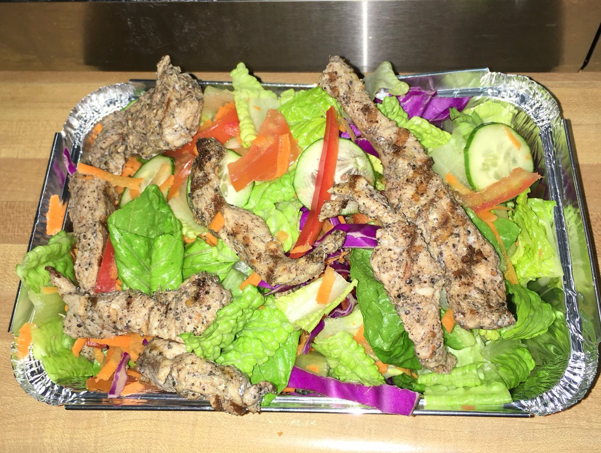 Chef_Luda's tweet photo. Jerk chicken salad💪🏾💯‼️ https://t.co/kKD4T2GDxo